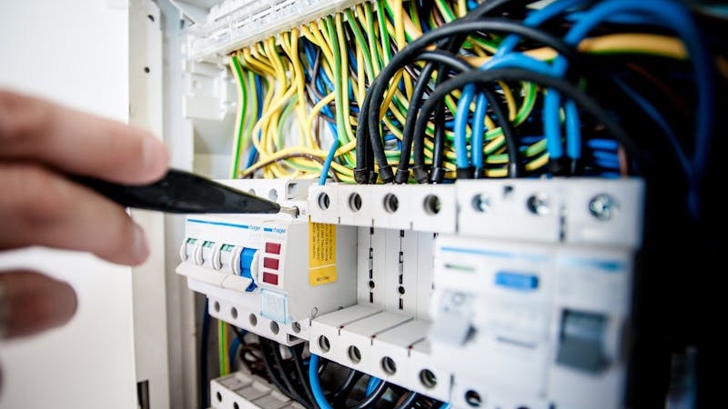 AC electrical circuit repair and wiring diagnosis service in Qatar
